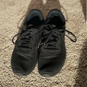 Nike Women’s Tanjun Black Soft Sneakers